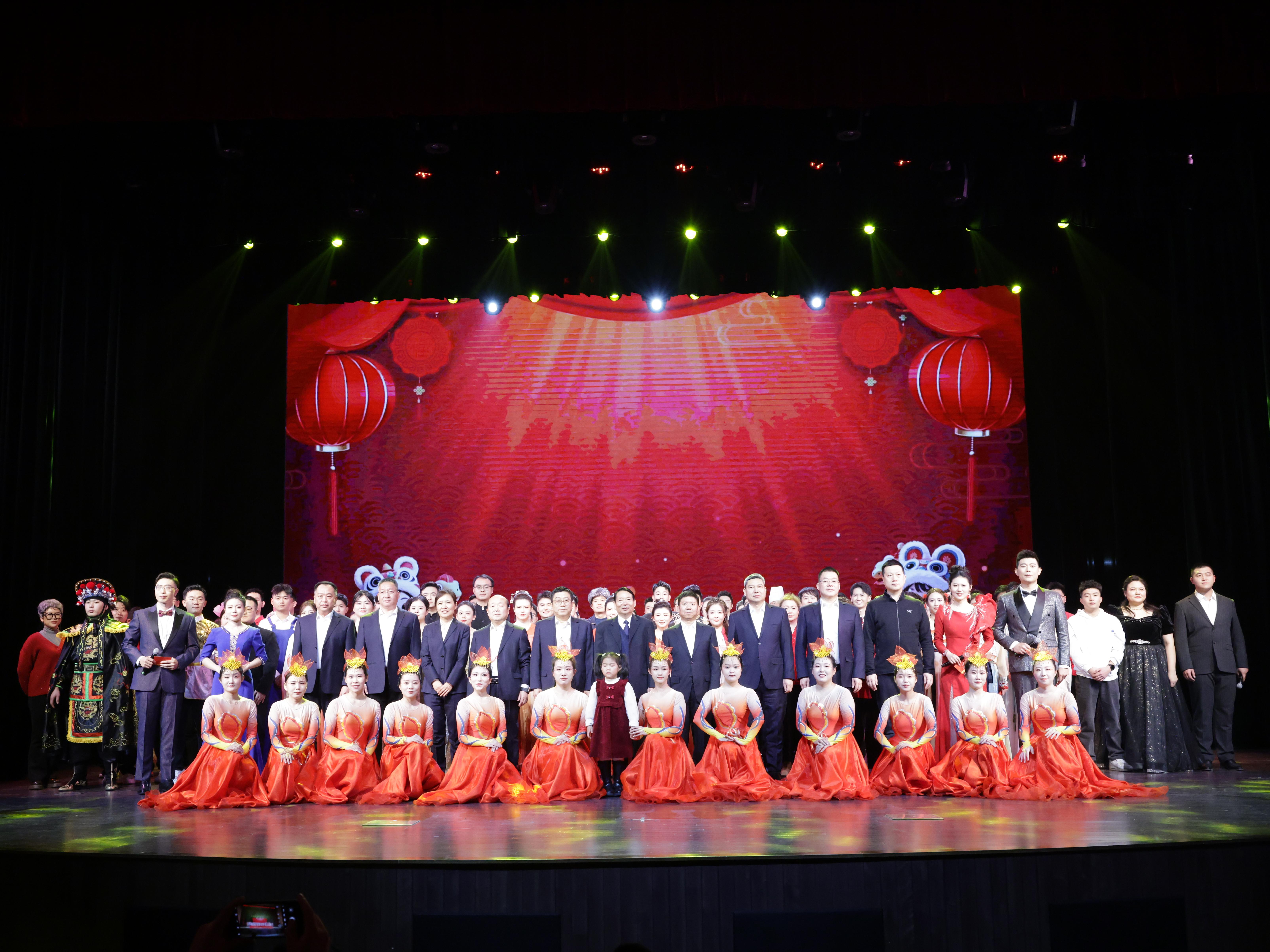 合影.JPG 合影.JPG